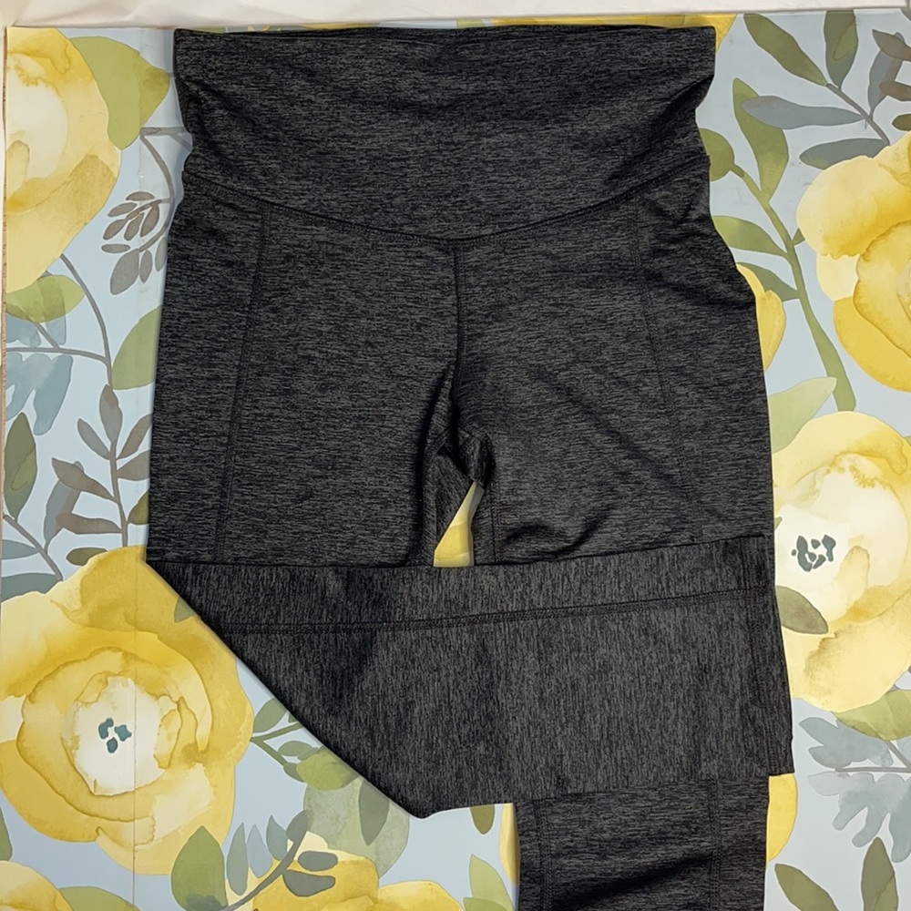 🔥 SALE XERSION Gray Capri Tummy Control Spandex Leggings | Small